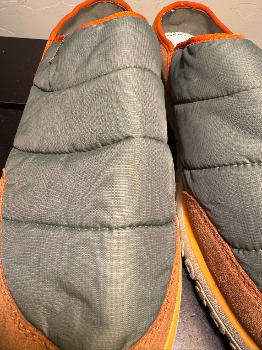 Men’s L.L. Bean Quilted Olive Green and Orange Slip-On Mules Size 12 - Picture 3 of 9